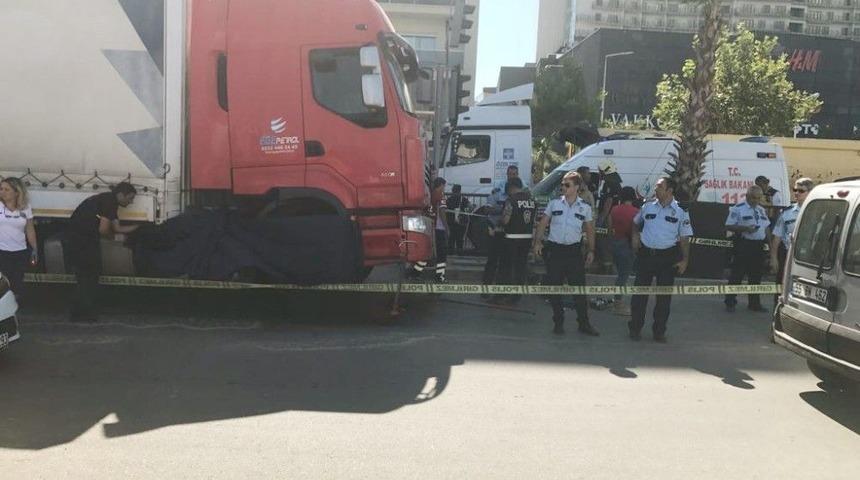 Anne Ve 4 Yaşındaki Kızına Tır &Ccedil;arptı: 1 &Ouml;l&uuml;