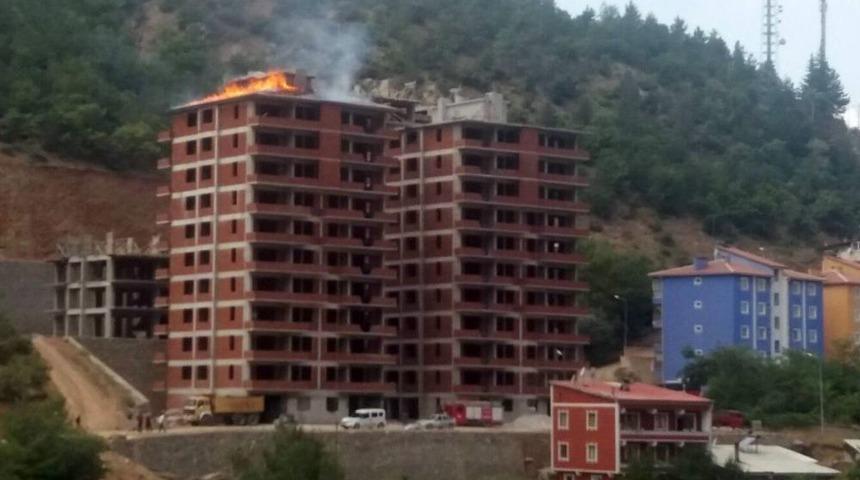 G&uuml;m&uuml;şhane&rsquo;de &Ccedil;atı Yangını