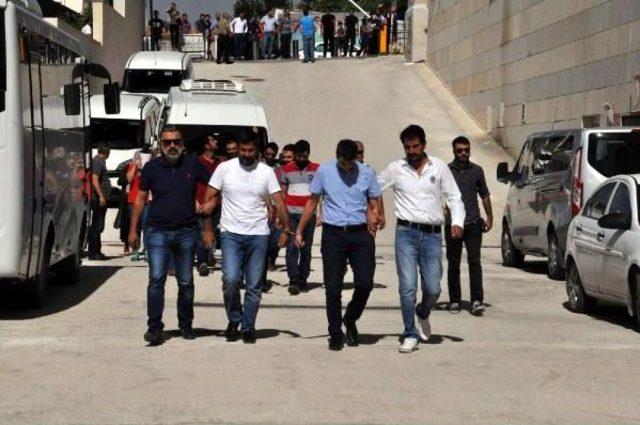 Elazığ’Da Adliyeye Sevkedilen 13 Kişi Fetö'den Tutuklandı