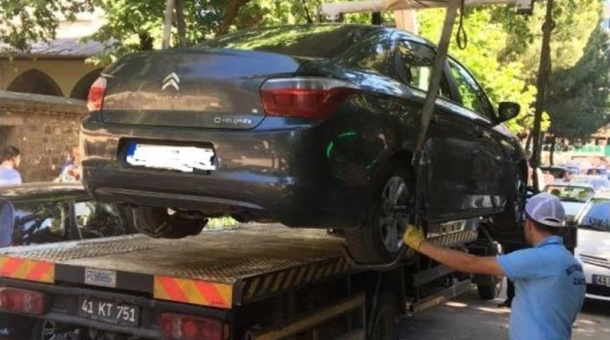 Bisiklet Yoluna Park Eden Ara&ccedil;lar &Ccedil;ekiliyor