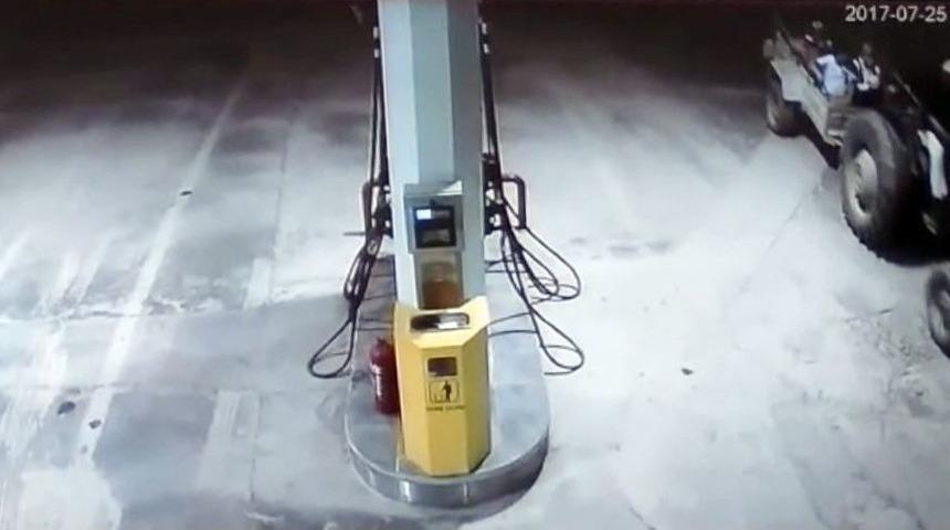 Gen&ccedil; Kızın &Ouml;ld&uuml;ğ&uuml; Kazaya Kontrols&uuml;z Şekilde Yola &Ccedil;ıkan Trakt&ouml;r Neden Oldu