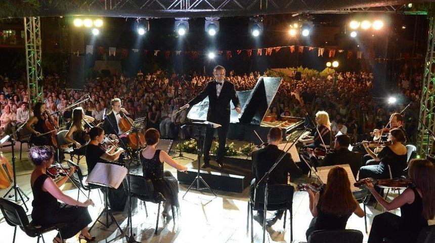 İdil Biret, 29 Temmuz&rsquo;da Kuşadalılarla Buluşacak