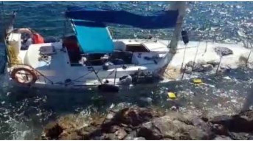 Yelkenli Battı, 39 Ka&ccedil;ak Y&uuml;zerek Kıyıya &Ccedil;ıktı