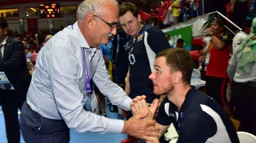 Ma&ccedil;ı Kaybeden Ukraynalılara Başkan Yılmaz&rsquo;dan Teselli