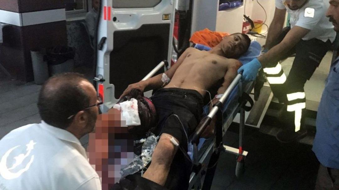 İki Aile Sokak Ortasında &Ccedil;atıştı: 8 Yaralı