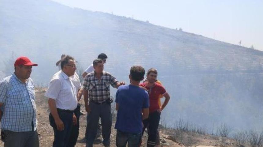İzmir'deki Yangında, Ekipler Hem Alevlerle, Hem De R&uuml;zgarla M&uuml;cadele Ediyor (2)