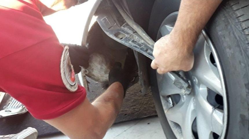 Milas&rsquo;ta Ş&uuml;pheli Ara&ccedil;tan 4 Kilo Uyuşturucu Ve Silah &Ccedil;ıktı