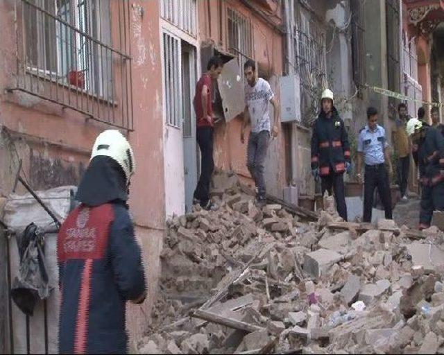 Beyoğlu'nda 2 Katlı Bina Çöktü