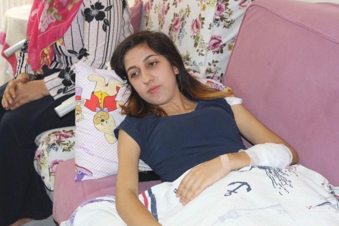 Sokak K&ouml;peklerinin Saldırısına Uğrayan Gen&ccedil; Kız Yaralandı