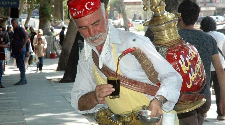 50 Yıldır Meyan Şerbeti Satıyor
