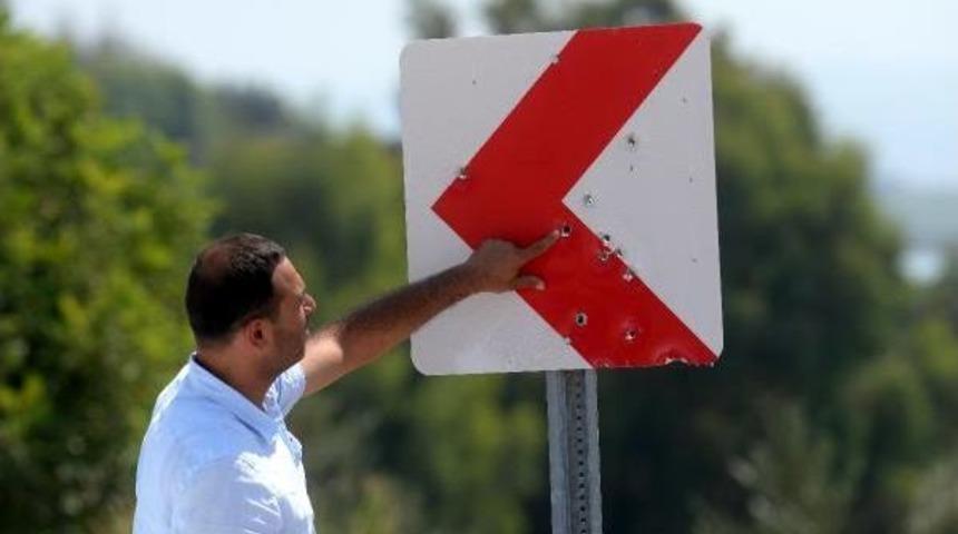 Yön Levhaları Hedef Tahtası Oldu