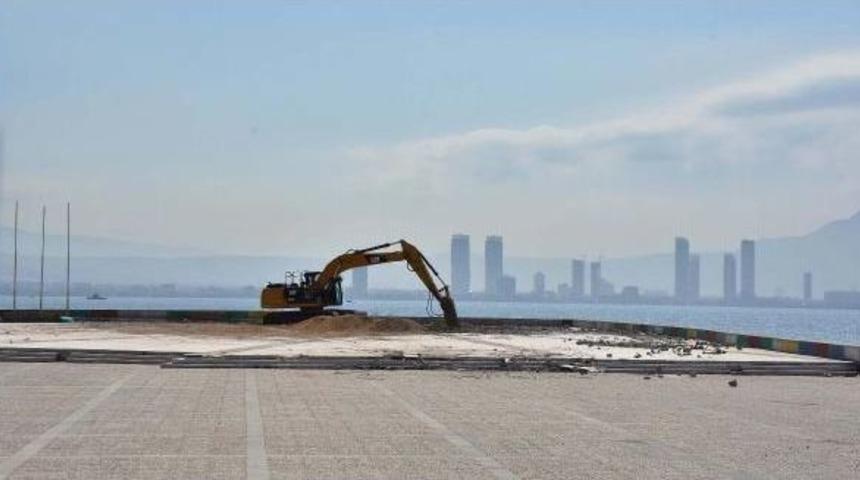 Karşıyaka'daki Anıt I&ccedil;in Y&uuml;r&uuml;tmeyi Durdurma Talebine Ret