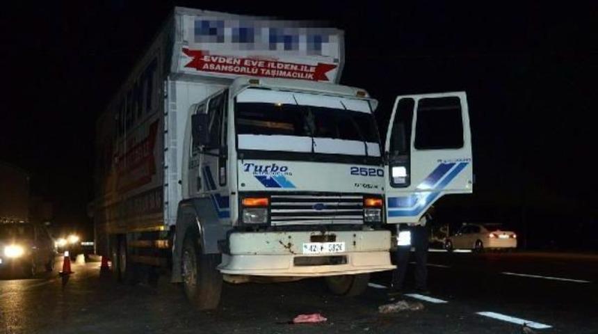 Kamyonun &Ccedil;arptığı Yaya &Ouml;ld&uuml;