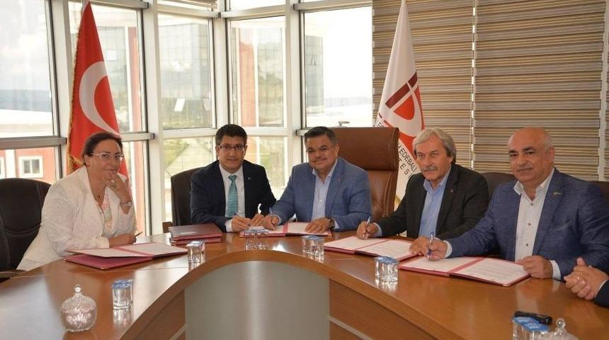 &Uuml;niversite, Şehir Ve &Ouml;ğrenciye Katkı Sağlayacak Protokol İmzalandı