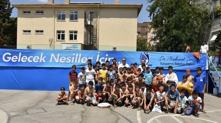 Yunusemre&rsquo;den &Uuml;&ccedil; Okula Y&uuml;zme Havuzu
