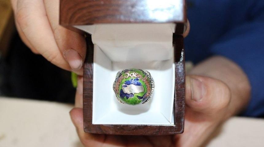 Cumhurbaşkanı Erdoğan&rsquo;a &ldquo;d&uuml;nya 5&rsquo;ten B&uuml;y&uuml;kt&uuml;r&rdquo; Y&uuml;z&uuml;ğ&uuml;