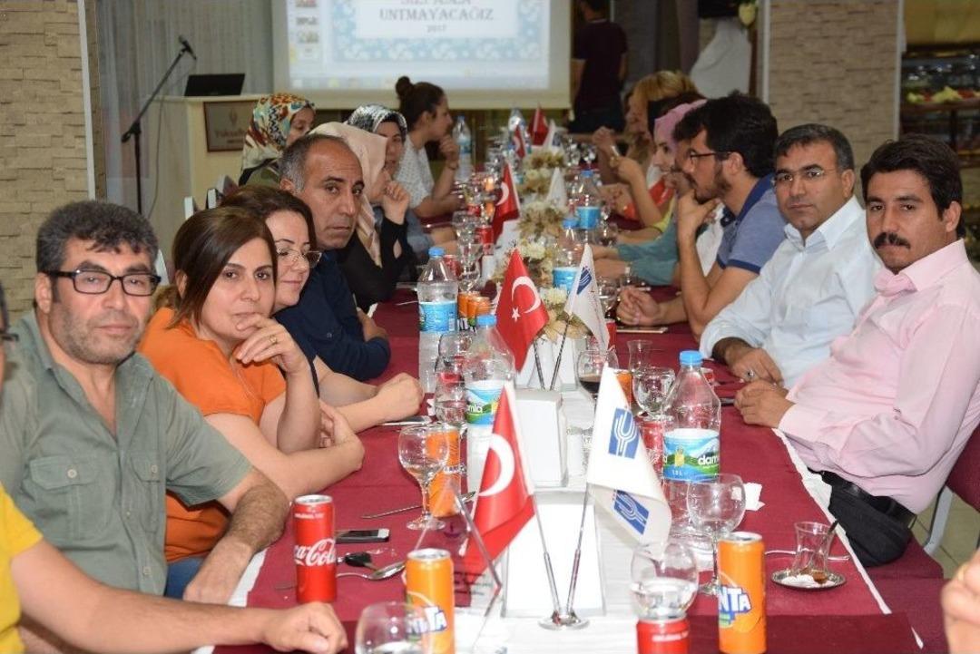 Halk Eğitim Merkezi M&uuml;d&uuml;r&uuml; Mahmut Turgut&rsquo;a Veda Yemeği