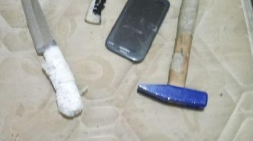 Bı&ccedil;akla, Silahla, &Uuml;t&uuml;yle İşkence G&ouml;ren İranlı Rehineler Operasyonla Kurtarıldı