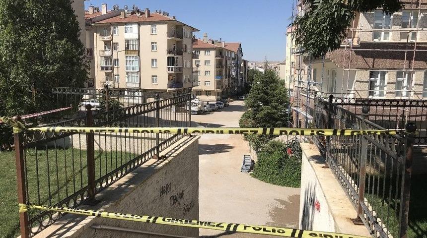 Gaz Patlaması Sonrası 1&rsquo;i Ağır 2 Kişi Yaralandı