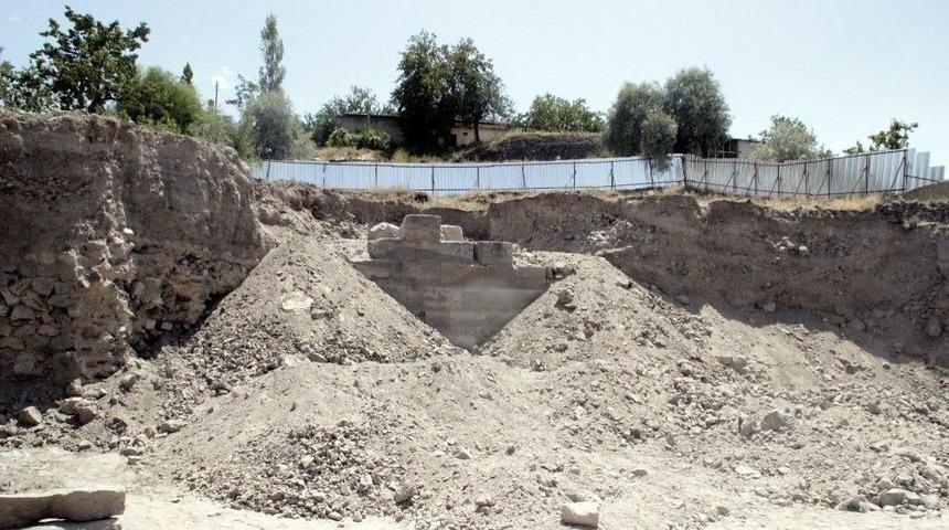 Temel Kazısından Tarih Fışkırdı