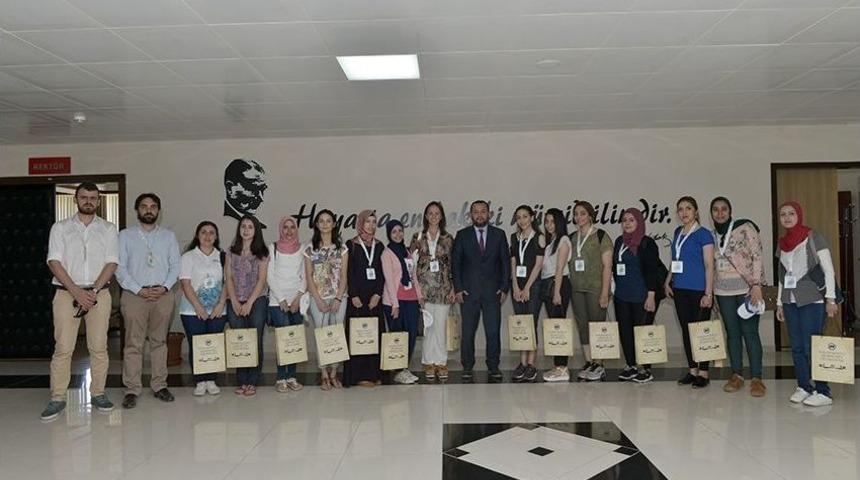 Rekt&ouml;r Akg&uuml;l, Yabancı Uyruklu &Ouml;ğrencilerle G&ouml;r&uuml;şt&uuml;