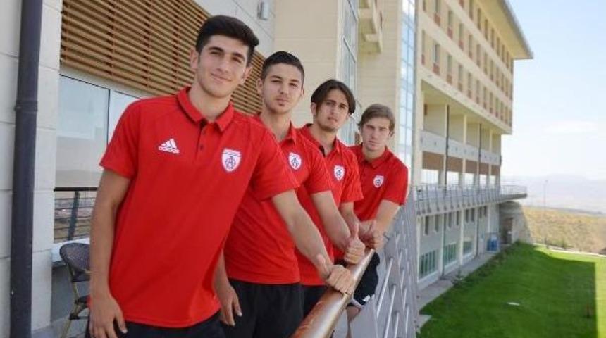 Altınordu, 18 Yaş Ortalamasıyla Ligin En Gen&ccedil; Savunma Hattını Oluşturacak