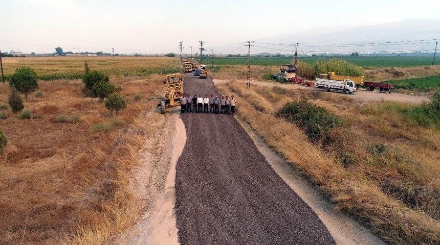 Salihli&rsquo;de Arazi Yolları Asfaltlanıyor