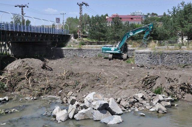 Kars Çayı Islah Çalışmaları Kaldığı Yerden Ediliyor