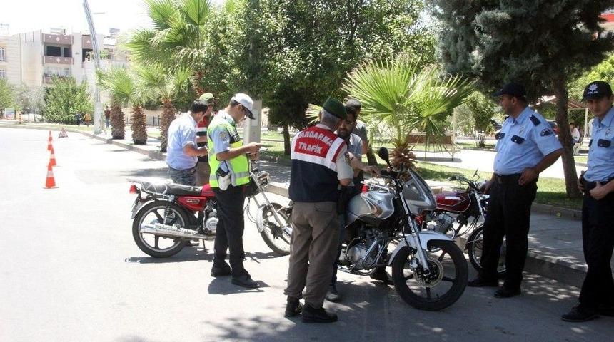 Jandarma İle Polis Ortaklaşa Motosikletler &Uuml;zerinde Uygulama Yaptı