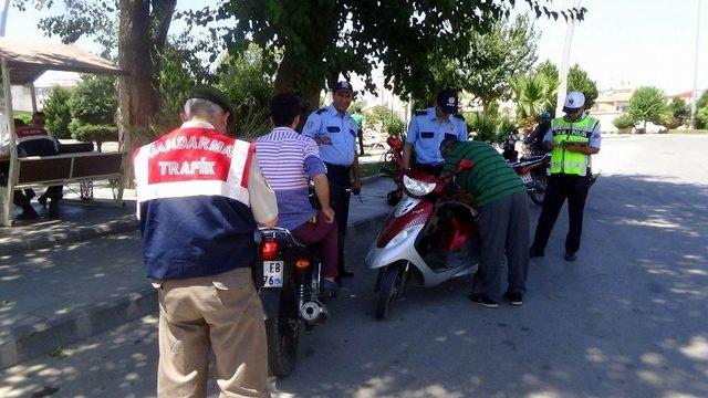 Jandarma İle Polis Ortaklaşa Motosikletler Üzerinde Uygulama Yaptı