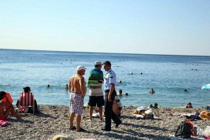 Otomobilde Kilitli Kaldı, Polis Araç Sahibini Plajda Megafonla Aradı G2