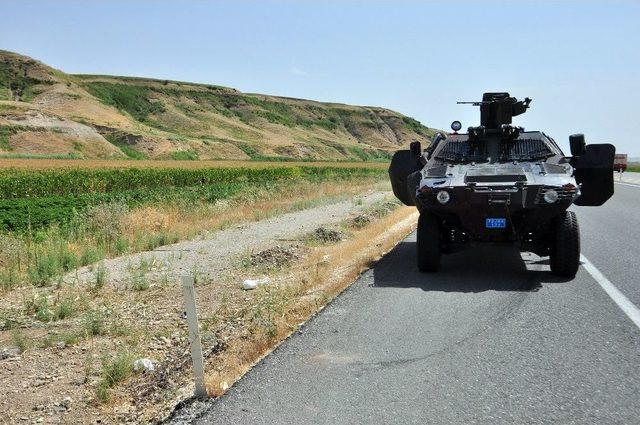 Serinlemek İçin Suya Girdikleri Sırada Soyuldular