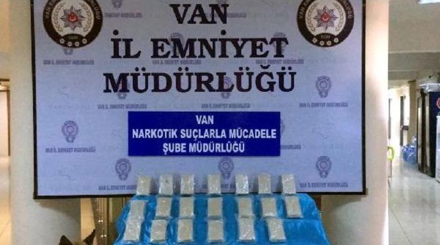 Van'da Otomobilde Yapılan Aramada 10 Kilo Eroin Ele Ge&ccedil;ti