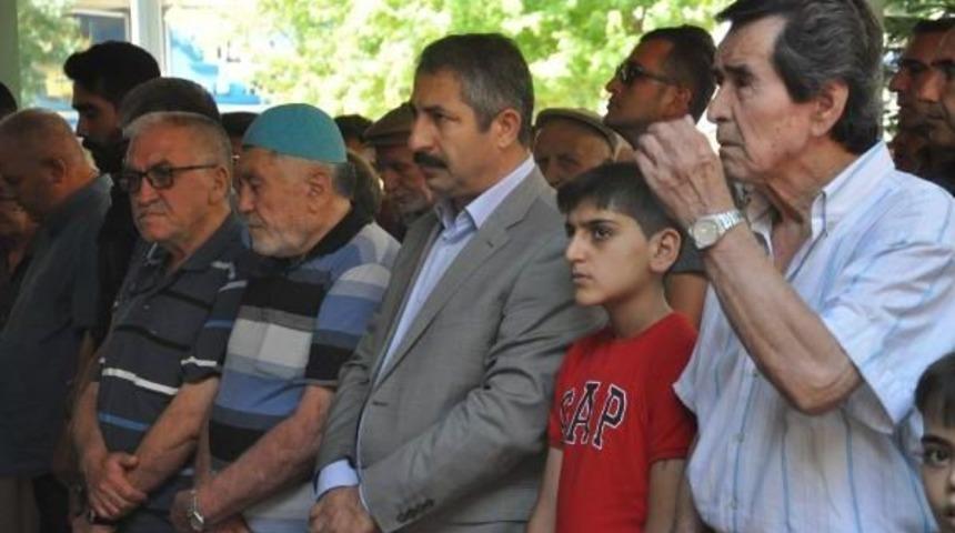 Eşini &Ouml;ld&uuml;r&uuml;p Intihar Eden Polis Memuru Toprağa Verildi