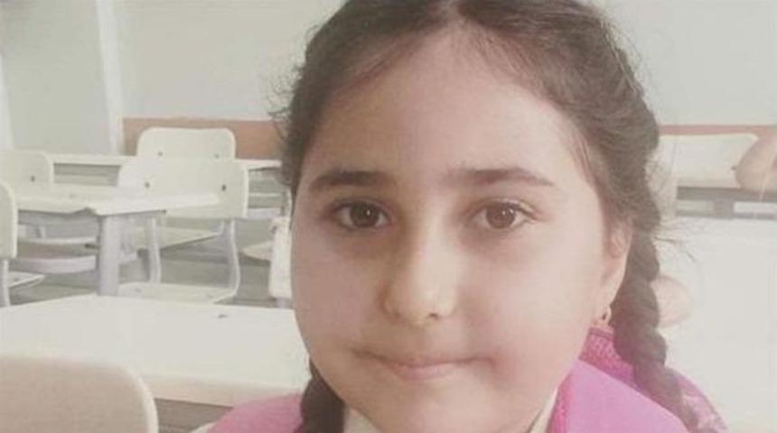 Otomobilin &Ccedil;arptığı 7 Yaşındaki Ecrin Son Yolculuğuna Uğurlandı