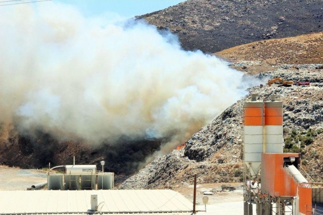 Bodrum&rsquo;da &Ccedil;&ouml;pl&uuml;k Yangını İl&ccedil;eyi Dumanla Kapladı