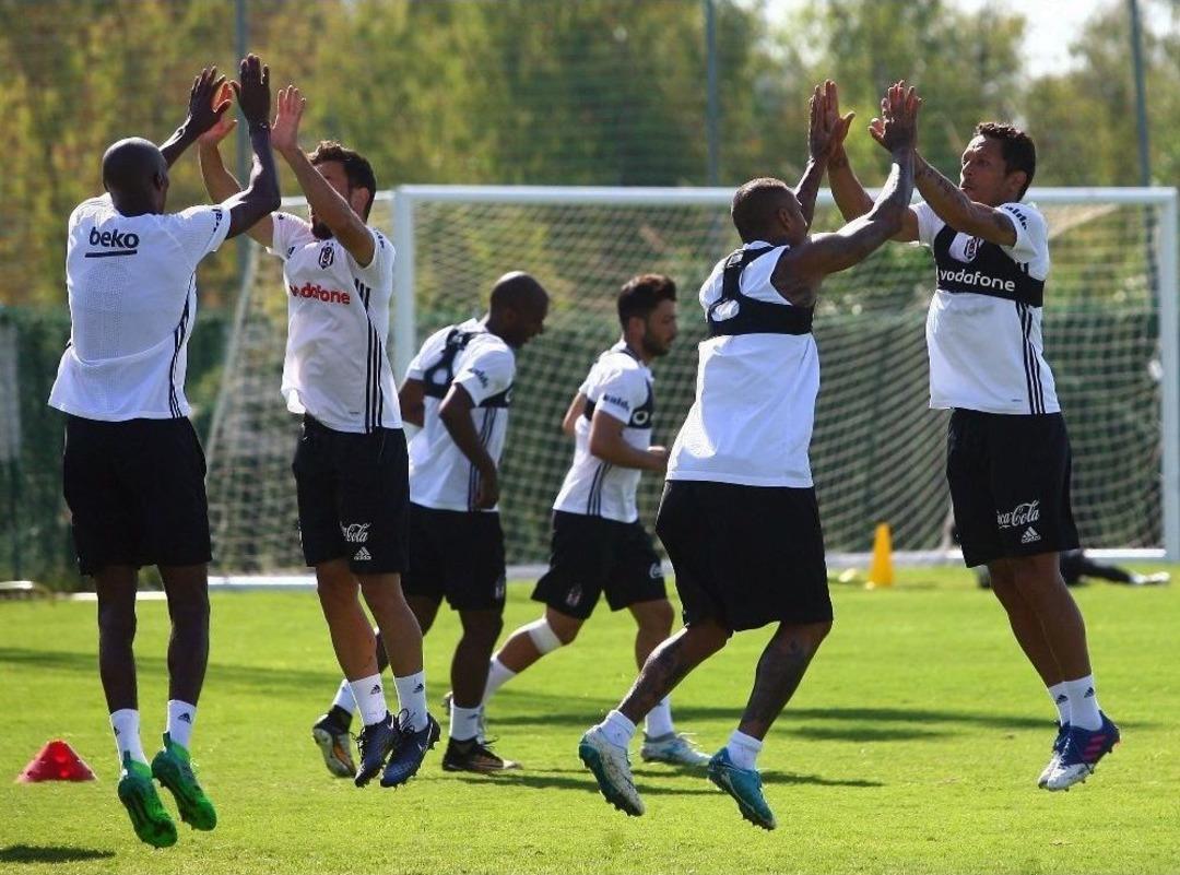 Beşiktaş, &Ccedil;alışmalarını S&uuml;rd&uuml;r&uuml;yor