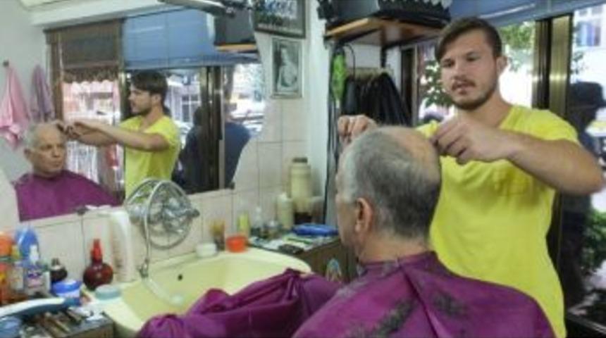 Burhaniye&rsquo;de 5. Kuşak Berberden Babaya Sa&ccedil; Tıraşı