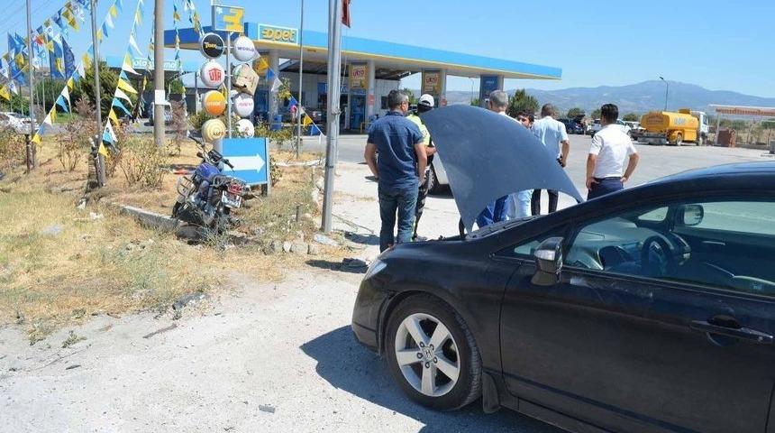 Motosiklet İle Otomobil &Ccedil;arpıştı: 2 Yaralı