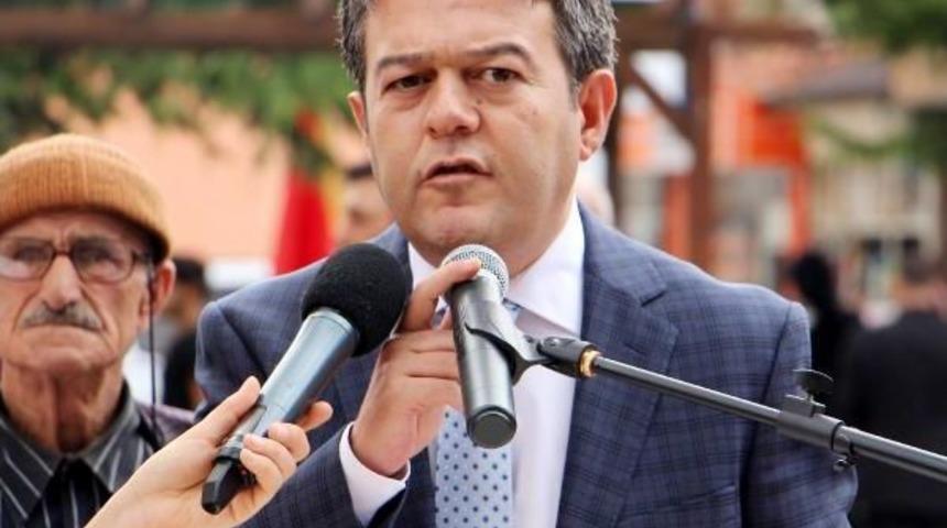 Belediye Başkanına Dışkısıyla Saldırdı