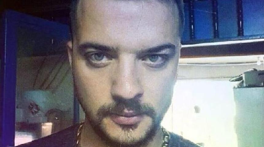 Tiyatro Oyuncusu Caner, 7 G&uuml;nd&uuml;r Yaşam M&uuml;cadelesi Veriyor