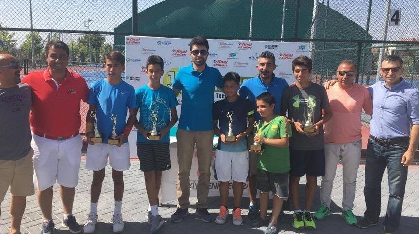 14 Yaş Yaz Kupası Tenis Turnuvası&rsquo;nda Final Heyecanı Yaşandı