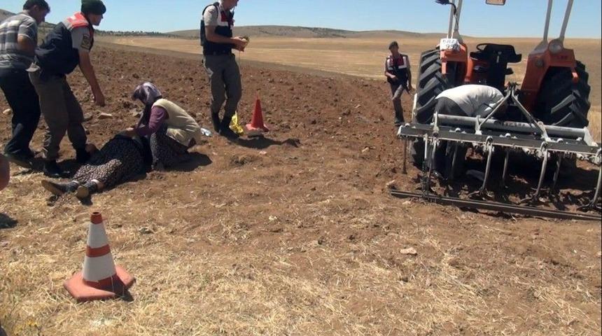 &Ccedil;apa İle Trakt&ouml;r&uuml;n Arasına Sıkışarak Can Verdi