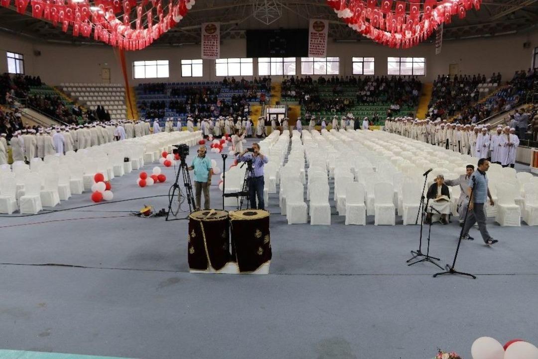 Bakan Bak: "&uuml;lkemizin Manevi Değerlerle Kuşatılmış Gen&ccedil;lere İhtiyacı Var"