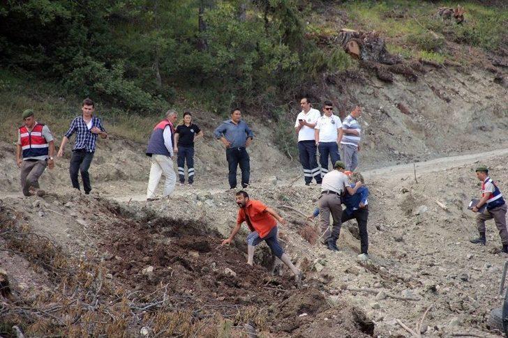 Üzerine Kullandığı Kamyon Yuvarlanan Şoför Feci Şekilde Can Verdi G1