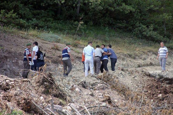 Üzerine Kullandığı Kamyon Yuvarlanan Şoför Feci Şekilde Can Verdi G2