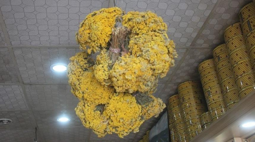 Ağrı&rsquo;da Baharat&ccedil;ıların Y&uuml;z&uuml; Civan Per&ccedil;emi İle G&uuml;l&uuml;yor