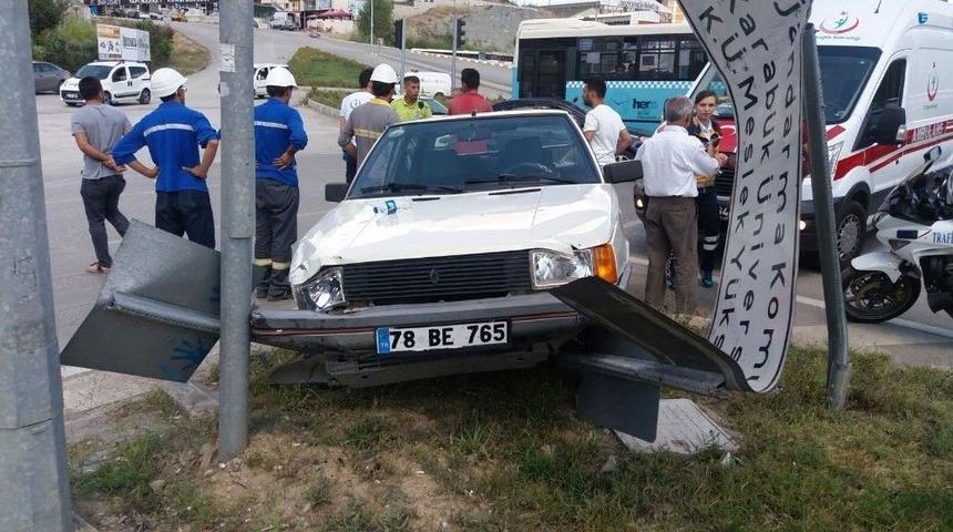 Karab&uuml;k&rsquo;te Trafik Kazası: 2 Yaralı