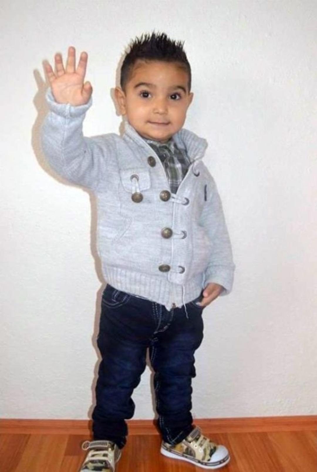 &Uuml;zerine Demir Kapı D&uuml;şen &Ccedil;ocuk Yaşamını Yitirdi