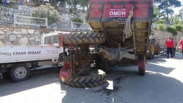 Tır'dan Düşen Dozer 5 Araca Zarar Verdi